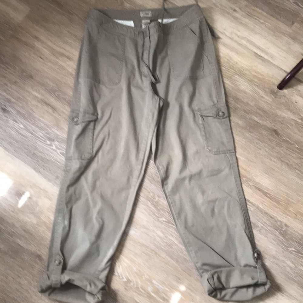 Womens LLBean cargo style capris beige color size 12T